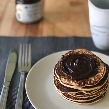 Tartinade caramel brownie de Chef Langlois sur des crèpes