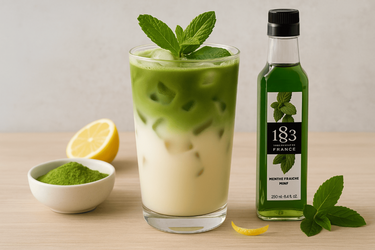 Recette de matcha latté glacé au sirop de menthe Maison Routin 1883