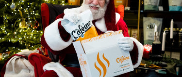 Le Père Noël ouvre une boîte cadeau Ma Caféine