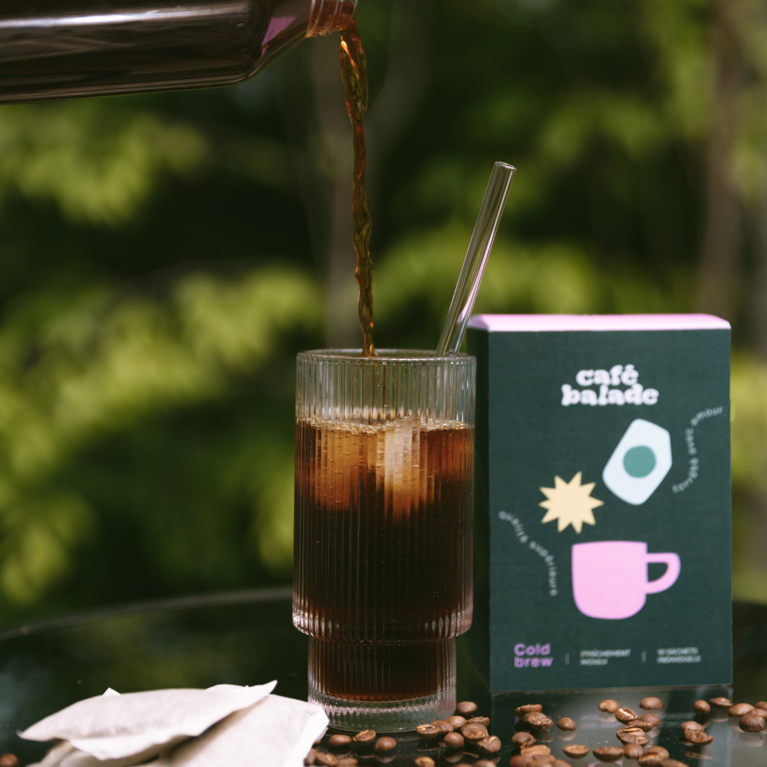 Préparation d'un café froid de Café Balade