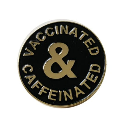 Department of Brewology | Épinglette Vaccinated & Caffeinated - série Caffiend